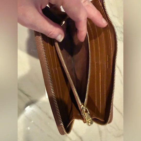 🌼Authentic EUC Miu Miu Tan Leather wallet🌼 - Picture 7 of 13